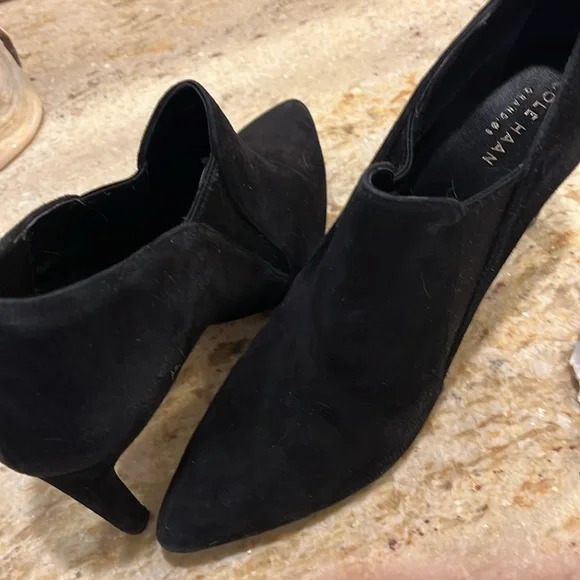 Cole Haan Grand Os black stiletto suede bootie, size 8B excellent condition - Picture 3 of 4